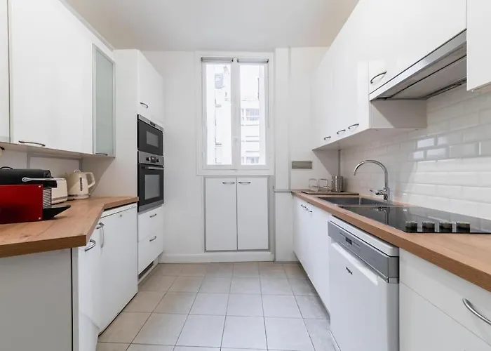 Haussmannian Apartment, Near Champs-elysees Paříž